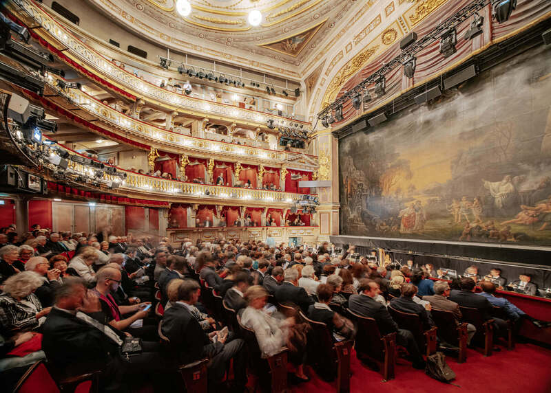 Vienna Opera with a wonderful ambience